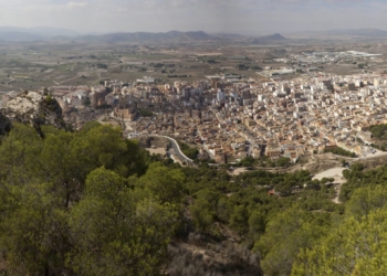Desarrollo Económico y Cambio Climático apoyan la propuesta de la Comunidad Energética Villena Solar