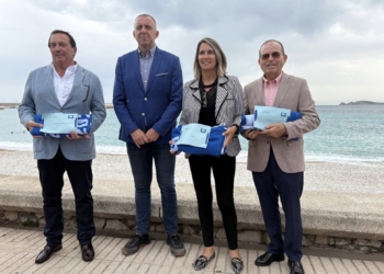 Altea recoge las tres Banderas Azules de Playas y las dos de Puertos Deportivos