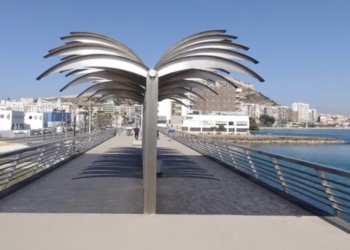 Alicante traslada al paseo volado del muelle de Levante el Concurso de Fuegos Artificiales