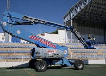 El Ayuntamiento inicia el cambio de los focos del Estadio Municipal “Enrique Miralles” a iluminación LED