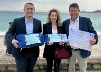 Santa Pola recoge sus siete Banderas Azules