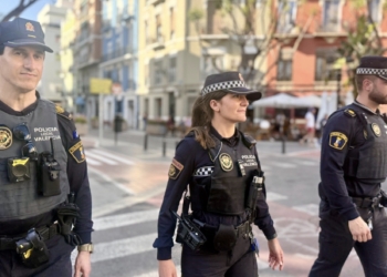 Los nuevos 119 agentes incorporados a la Policía Local de València ya salen a patrullar por las calles de la ciudad
