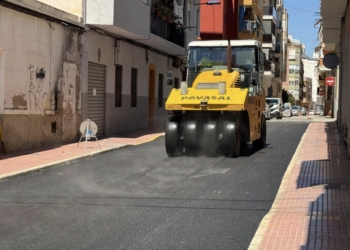 Santa Pola inicia una nueva operación asfalto que renovará 40.000 m2 de calles en el municipio