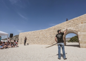 Cerca de medio millar de escolares de Elda visitan el Castillo de Embajadas