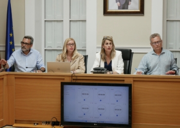 El pleno aprueba las ayudas económicas de becas de Educación Infantil, para emprendedores, modernización de establecimientos y alquiler de locales