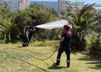 Devesa activa un escudo preventivo contra incendios que han empezado a aplicar los Bomberos