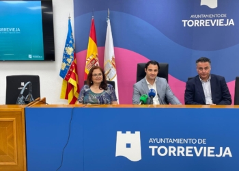 Torrevieja refuerza el cuidado de sus zonas verdes