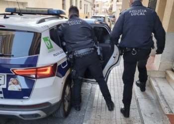 Detenido un individuo por un presunto delito contra la salud pública en el casco urbano de Xàbia