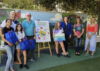 Una alumna del CEIP San Bartolomé recibe el premio del I Certamen Medioambiental ‘Sembrando Futuro’