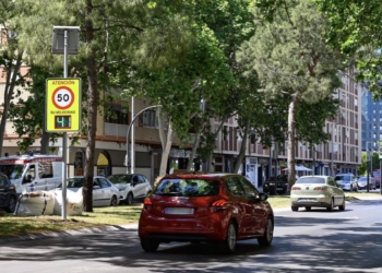 Movilidad instala tres radares de velocidad informativos para concienciar y mejorar la seguridad en vías sensibles de València