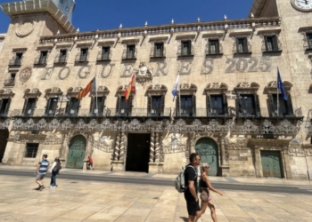 Alicante inaugura este miércoles el alumbrado de las Hogueras con 680.000 luces led