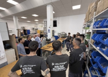 Elías Amor visita la Escuela Taller de Electricidad de La Nucía