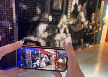 Petrer rinde homenaje al 426 aniversario del nacimiento de Velázquez con una recreación de ganchillo de Las Meninas