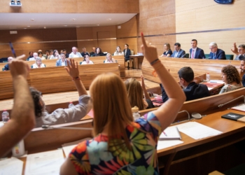 La Diputación aprueba reclamar al Gobierno la limpieza de los garajes de la dana para revertir el dinero en los municipios afectados