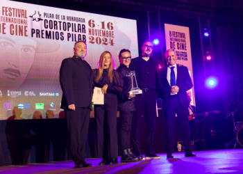 «Grandes estrellas de la industria del cine pisan nuestra alfombra roja»