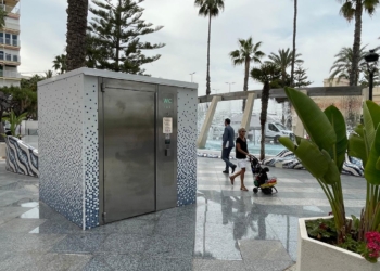 Torrevieja adjudica el contrato de limpieza y mantenimiento de aseos en las playas