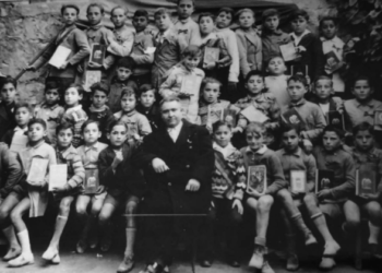 Un himno cantado «a pleno pulmón» para San Vicente del Raspeig