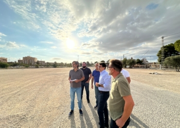 San Vicente impulsa la adecuación del solar de la Festa para la creación de una nueva zona verde en el municipio