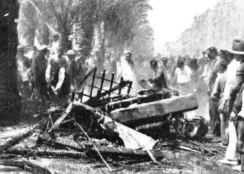 Una hidroavioneta se estrella en el techo de la Casa Carbonell