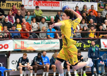 El Balonmano Servigroup Benidorm apuesta por la juventud con Pol Roy