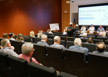 El Ayuntamiento promete resucitar la construcción de la piscina de verano