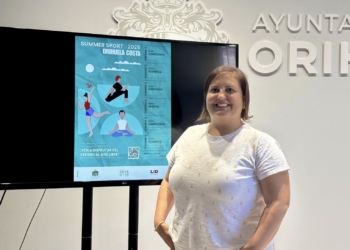 Juventud organiza actividades deportivas y familiares en las playas de Orihuela