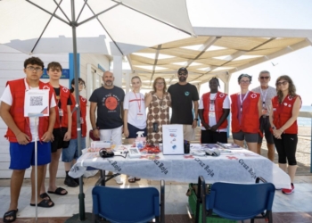 Cruz Roja inicia la campaña de verano en la playa de l’Albir con la promoción de actividades saludables