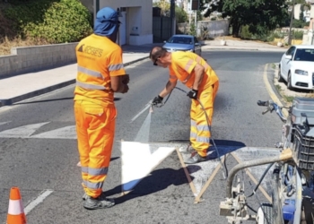 Alcoy mejora la señalización de varias carreteras municipales para reforzar la seguridad vial