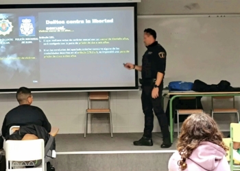 Más de 370 alumnos y alumnas eldenses de ESO y FP han asistido a las charlas de la Unidad Viogen de la Policía Local