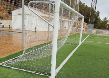 Deportes renueva las porterías del campo de fútbol de Altea la Vella