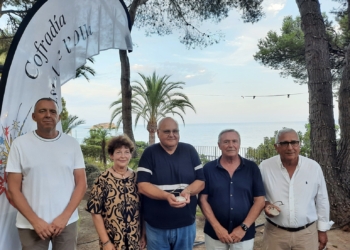 El Castell de l’Olla entrega la “Illeta d’Or” a Cruz Roja Altea y Matías Aznar Ripoll, a título póstumo