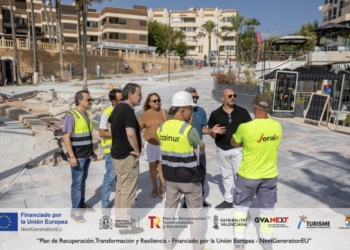 El alcalde visita las obras del Paseo de las Estrellas, que encaran su fase final