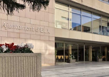 Elche reduce en más de 2,5 millones las facturas sin contrato desde 2022