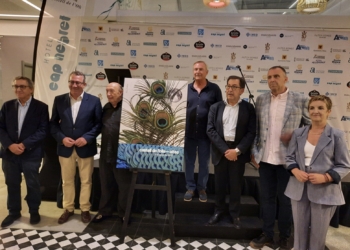 La cola del pavo real y la tradición festera alteana inspiran el cartel y el pregón del Castell de l’Olla