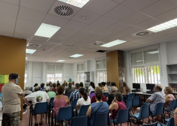 Ayuntamiento y la Policía Local comprometen un mayor operativo de seguridad con vecinos del barrio de Santa Isabel