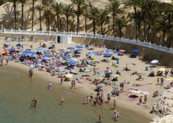 Los hoteles del litoral de la Comunitat Valenciana parten con unas reservas cercanas al 82 % para el mes de agosto