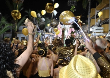 Espectacular Cabalgata Multicolor en las Festes d’Agost de La Nucía