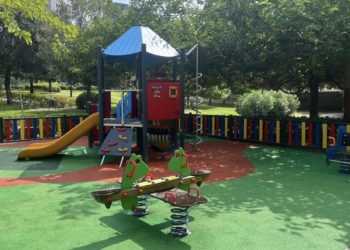 Parques y Jardines rehabilita una zona de juegos infantiles en el tramo XIV del antiguo cauce del río Túria