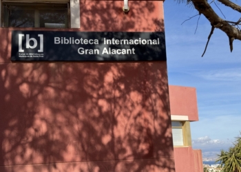 La Biblioteca Internacional de Gran Alacant oferta cursos de español, inglés, pintura, teatro y robótica