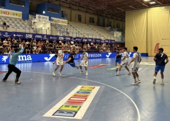 El Balonmano Servigroup Benidorm convence ante el AS Albatro