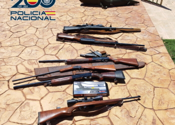 La Policía Nacional detiene a un varón por tráfico de drogas, tenencia ilícita de armas y defraudación de fluido eléctrico