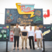 El alcalde de Torrevieja inaugura The Champions Burger y prueba las mejores hamburguesas del país