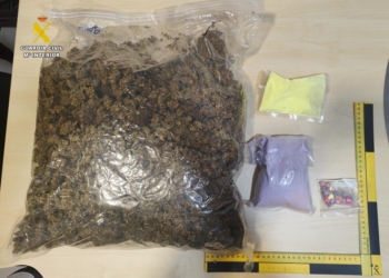 La Guardia Civil detiene a dos personas por robo en vivienda y tráfico de drogas en Torrevieja