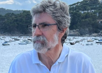 «La poesía es el eje de mi escritura»