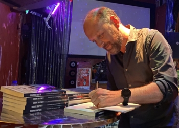 «Los personajes vivían en mi cabeza susurrándome tramas y subtramas»