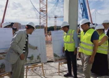 Barcala anuncia un nuevo contrato de mantenimiento de colegios con 1,3 millones anuales