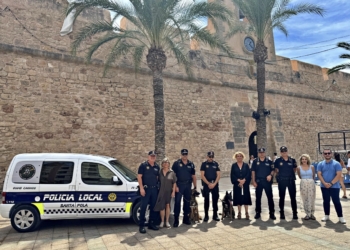 La Policía Local estrena estas fiestas una furgoneta adaptada para los perros del servicio canino