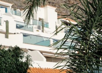 Urbanismo propone prorrogar la suspensión de los informes de compatibilidad urbanística para viviendas de uso turístico en tipología plurifamiliar