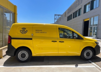 Correos aumenta su flota de furgonetas eléctricas de reparto en la provincia de Alicante
