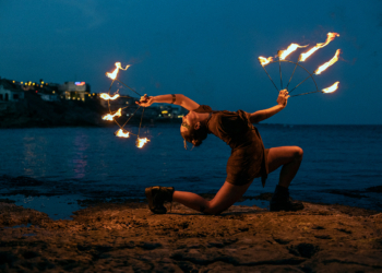 «Siento la adrenalina cuando bailo mientras hago malabares con fuego»